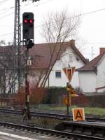 Das Signal G und ein Lf 1(7)(Langsamfahrsignal)und ein Lf 2(A)(Langsamfahrsignal)im Bahnhof Weiterstadt am 14.Dez.2013