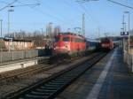 Zugbegegnung im Bahnhof von Bergen/Rügen am 30.Dezember 2013.Links 110 469 mit dem EC 379 Binz-Brno,Rechts 101 005 mit dem IC 2184 Hannover-Binz.