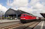 Am 14.04.14 holte die MEG 318 (232 690) wieder einen Lokzug von Saalfeld nach Chemnitz. Es waren dabei 232 694-0, 232 229-5 und 232 146-1 hier die Ausfahrt nach dem Umspannen in Gera.