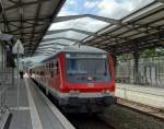 rendsburg/351318/in-kuerze-wird-dieser-re-den In Krze wird dieser RE den Bahnhof von Rendsburg nach Flensburg verlassen.
Aufgenommen im Mai 2014.