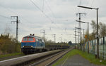 225 071 bei der Durchfahrt durch Weiterstadt mit einem Güterzug am 05.04.2016