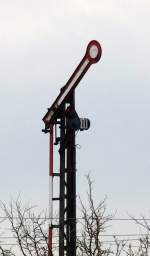 An der KBS820 gibt es noch Flügelsignale!  Aufgenommen in der Nähe von Breitengüßbach im Februar 2014.