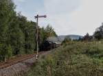 Am 05.10.13 fuhr die Erzgebirgische Aussichtsbahn wieder von Schwarzenberg nach Annaberg und zurck. Heute mit 50 3616(Schwarzenberg) hier die Ausfahrt in Grnsttel.

