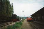 91 6580 und der Triebwagen 772 149 standen im Jahr 1998 zusammen im Bahnhof Friedrichroda(Gescannt)