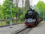 br-99/558069/einfahrt-99-6001-in-den-bahnhof Einfahrt 99 6001 in den Bahnhof Alexisbad am 19. Mai 2017