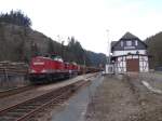 202 597-1, 202 738-1 und Schublok 202 240-8 waren am 24.03.14 mit einem Holzzug von Saalfeld nach Friesau unterwegs. Hier zusehen in bei der Durchfahrt in Lichtentanne/Thr. 