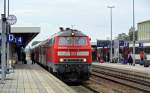218-471 steht mit einem RE nach Füssen in Buchloe an Gleis 4.
Aufgenommen im September 2014.