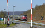 V200 007 (Historische Eisenbahnfahrzeuge Lbeck) hing am Zugschluss des SDZ bei der Durchfahrt durch Grimmenthal am 02.04.2016