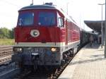 Am 07.09.13 ging es mit dem Eisenbahnmuseum Leipzig und der LEG 132 158 nach Meiningen zu den XIX Dampfloktagen. Hier beim halt in Weimar.
