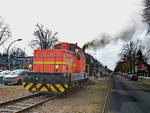 52 8131-6 der WFL und ML 00605 der Neukölln - Mittenwalder Eisenbahn-Gesellschaft AG (NME) in der Stubenrauchstrasse nahe dem Tanklager Rudow in Berlin Rudow am 17.