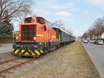 ML 00605 der Neukölln - Mittenwalder Eisenbahn-Gesellschaft AG (NME) in der Stubenrauchstrasse in Berlin Rudow am 17.