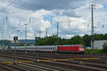 101 142 bei der Durchfahrt mit ihrem IC durch Koblenz-Lützel am 18.06.2016