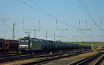 185 573-3 bei der Durchfahrt durch Darmstadt-Kranichstein mit ihrem Kesselzug am 06.05.2016