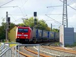 br-185-traxx-ac1ac2/515706/185-388-6-mit-einem-gueterzug-aus 185 388-6 mit einem Güterzug aus Bitterfeld kommend in der Güterumfahrung in Halle (Saale) am 28.7.16