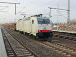 br-185-traxx-ac1ac2/602392/itl-185-579-0-mit-einem-gueterzug ITL 185 579-0 mit einem Güterzug durchfährt den Hauptbahnhof von Magdeburg am 17. Februar 2018.