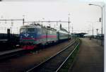 Rc3 1057 brachte den Csardas aus Budapest von Trelleborg zum Zielbahnhof nach Malm C.Hier stand der Zug im Fhrbahnhof Trelleborg.