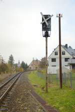 fichtelbergbahn/471179/ein-altes-signal-vor-cranzahl-am Ein altes Signal vor Cranzahl am 27.10.2015