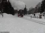 Am 18.12.2011 kam ich vom Brocken und bersprang in Drei-Annen-Hohne einen Zug um vor meiner Weiterfahrt nach Wernigerode 99 7239-9 bei ihrer Ausfahrt aus Drei-Annen-Hohne im Bild festzuhalten.