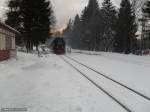 harzer-schmalspurbahnen/342206/am-18122011-kommt-der-zug-aus Am 18.12.2011 kommt der Zug aus Wernigerode mit Fahrtziel Nordhausen mit 99 7245-6 in Drei-Annen-Hohne eingefahren.