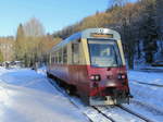 Einfahrt 187 017-9 der Harzer Schmalspurbahnen GmbH im Bahnhof Alexisbad am 22. Januar 2017 zur Weiterfahrt nach Quedlinburg.