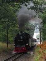 ruegensche-baederbahn/361059/99-1784-0-nimmt-mit-p-102 99 1784-0 nimmt mit P 102 Anlauf für die Steigung zwischen Sellin Ost und Sellin West. Aufgenommen am 28.07.2014