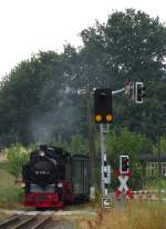 99 1784-0 wird gleich mit P 102 den Bahnhof Lauterbach(Rügen) am 30.07.2014 durchfahren.