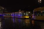 das Blaulicht der Einsatzfahrzeuge spiegelt sich in den Scheiben.29:11.2013 Dresden Theaterplatz  18:46 Uhr.