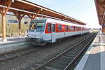 br-628-928-629/609850/928-509-mit-628-509-als 928 509 mit 628 509 als Sylt Shuttle am 18. April 2018 im Bahnhof Niebüll. 