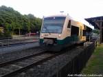 PRESS 650 032-4 mit dem Letzten Zug des Tages mit ziel Bergen auf Rgen bei der Asufahrt aus Putbus am 2.7.13