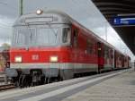 Eine RB nach Kronach, die noch aus alten Wagen gebildet wird, steht in Bamberg am Gleis 8 bereit. Aufgenommen im Oktober 2013.
