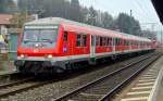 personen-normalspur/319637/3-n-wagen-und-eine-111-stehen 3 n-Wagen und eine 111 stehen in Kronach am Gleis 4. In Krze fhrt der Zug als RB nach Bamberg. Aufgenommen im Januar 2014.