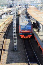 Triebzug ED9M-0262 in der Hafenstadt Wladiwostok am 23.