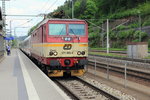 Einfahrt 371 005-1 in den Bahnhof Bad Schandau mit einem EC nach Hamburg am 21. Mai 2016.