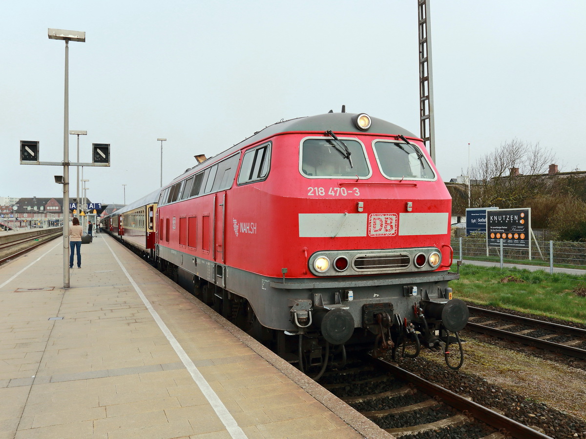 218 470-3 steht  am 22. April 2018 in Westerland (Sylt).