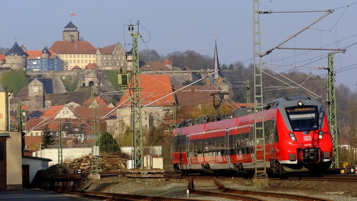 442-106 hat soeben als RE nach Nürnberg Hbf den Bahnhof Kronach verlassen. 
Aufgenommen im März 2014.