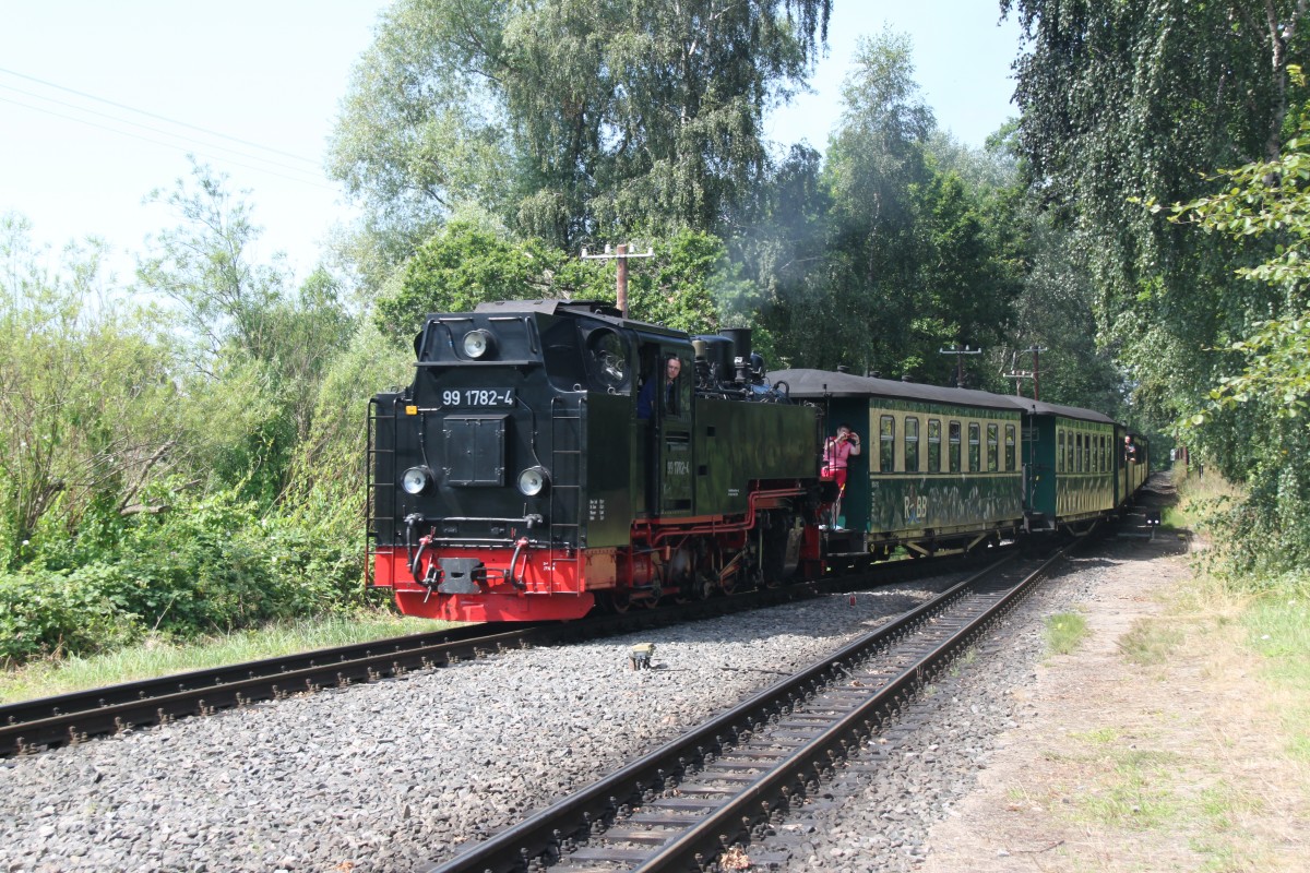 99 1782-4 fuhr am 18.07.2014 in den Bahnhof Sellin Ost ein.