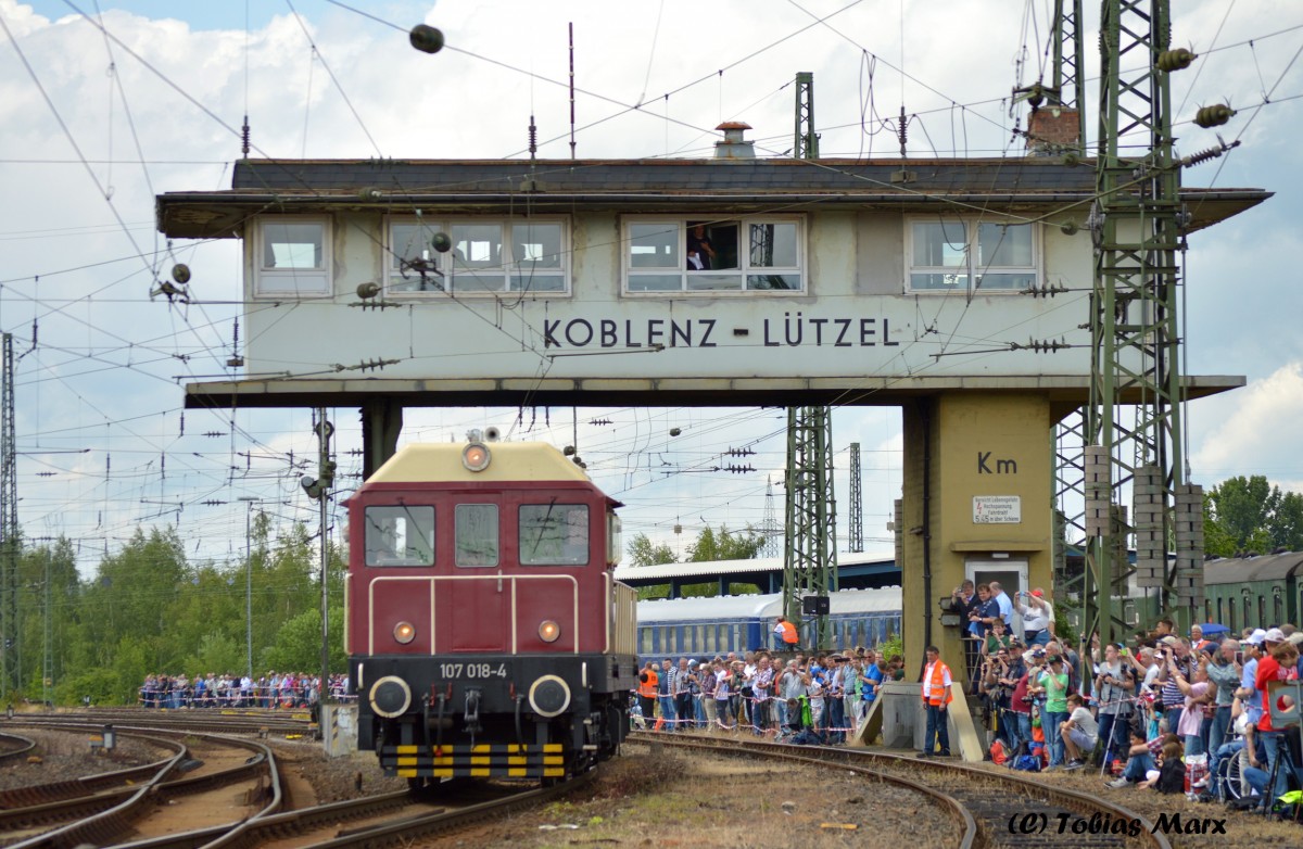Alle guten Dinge sind drei. Die dritte Ostlok infolge war 107 018 von Railsystems. Aufgenommen am 13.06.2015 beim Sommerfest in Koblenz