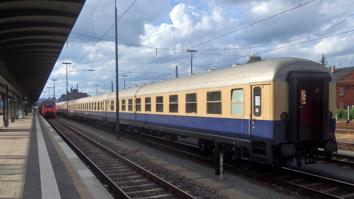 An einem Abend im Juni 2015 stand in Bamberg eine abgestellte Garnitur eines Sonderzuges der Centralbahn, der von Dillenburg nach Bamberg und zurück verkehrte.