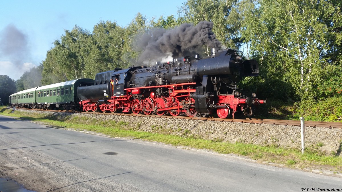 Die 52 8038 fhrt mit ihrem Sonderzug wieder nach 
Rinteln (06.09.2015).Platz 2 (Bild des Monats) September.2015