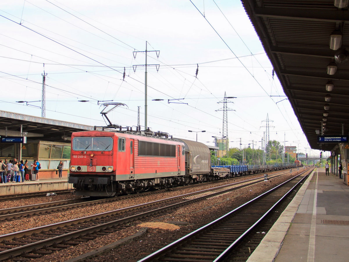 Durchfahrt 155 245-4 am 09. August 2017 durch den Bahnhof Berlin Schönefeld Flughafen stadtauswärts.
