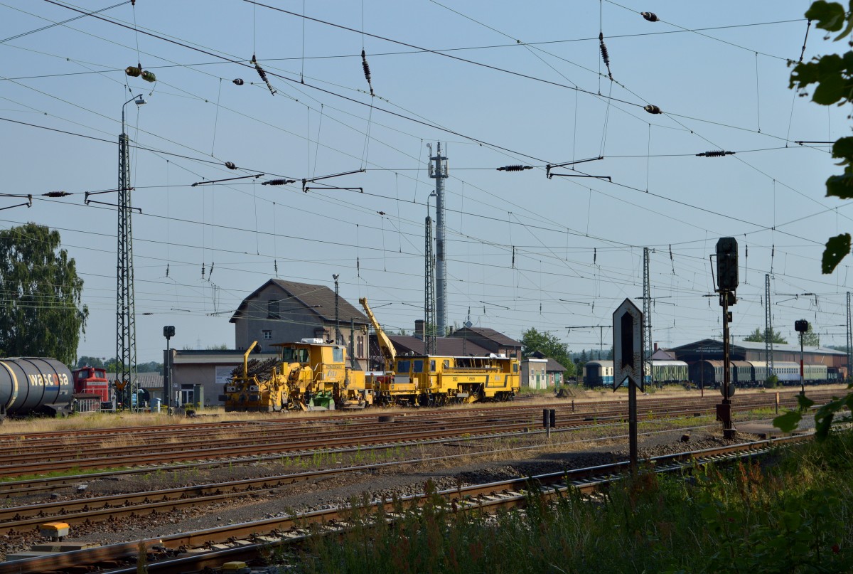 Ein Bauzug am 04.07.2015 abgestellt in Darmstadt-Kranichstein.