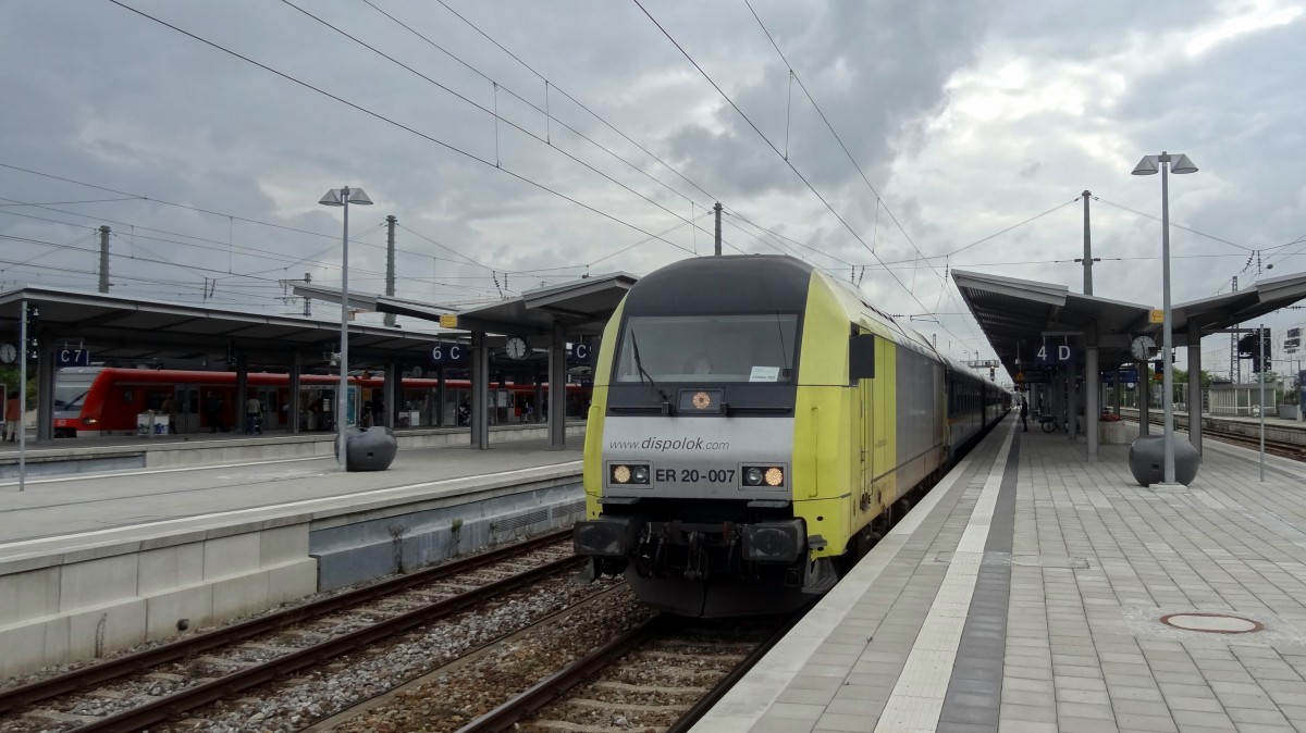 Eine ER20 steht mit einem ALEX nach Lindau und Oberstdorf in München-Pasing an Gleis 4.
Aufgenommen im September 2014.