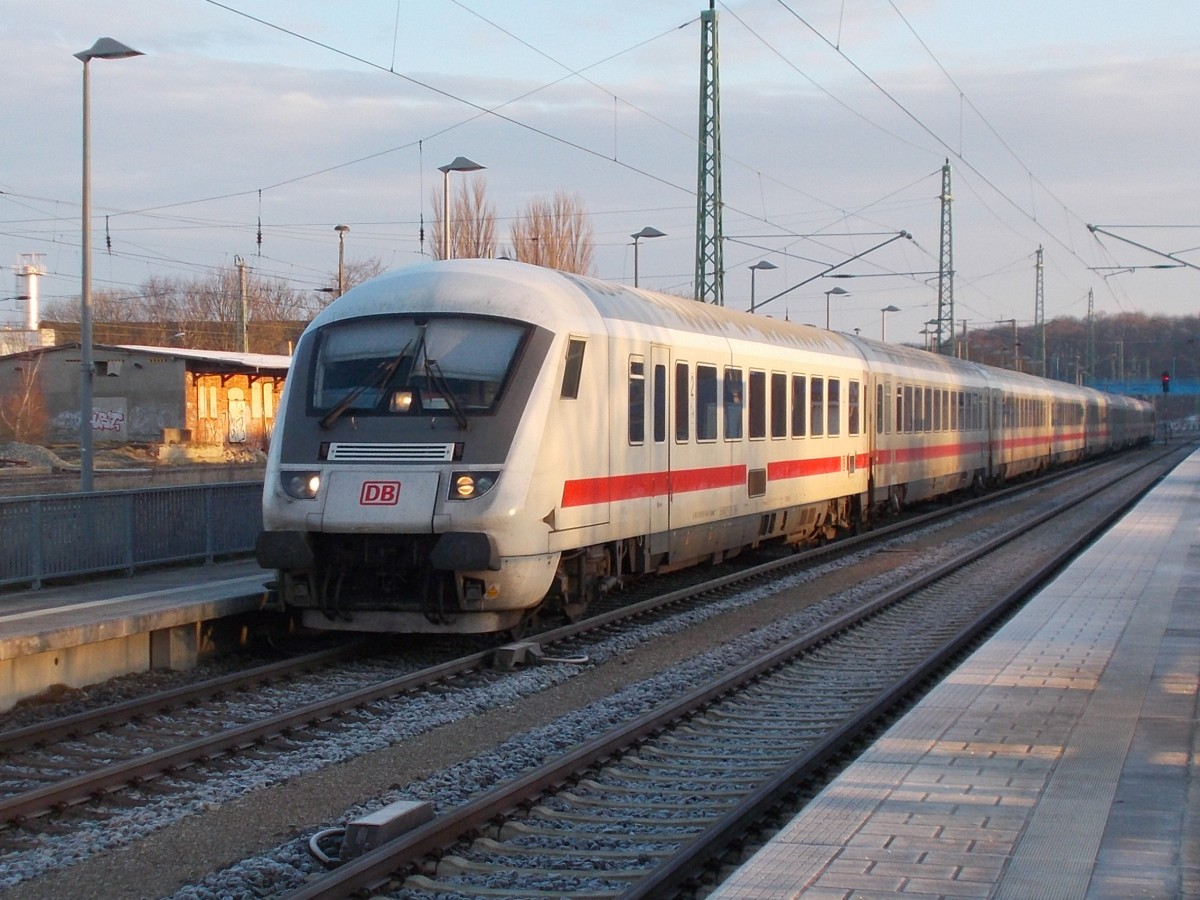 Kurz nach 09:00 Uhr erreichte der IC 2356 Binz-Frankfurt Flughafen den Bahnhof Bergen/Rügen am 18.Januar 2015.