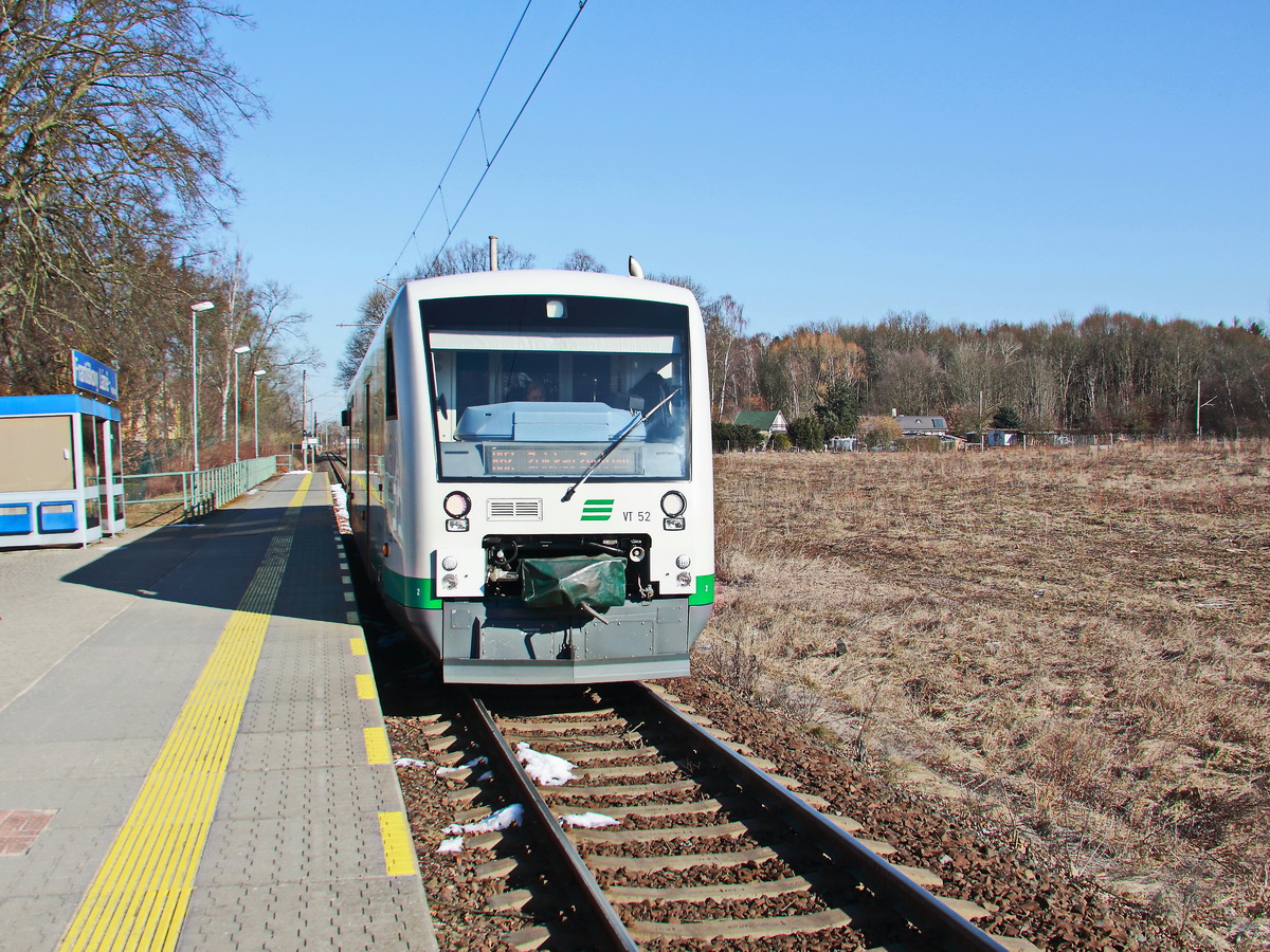 VT 52 (95 80 0650 152-1 D-VBG) der Vogtlandbahn in Haltepunkt Franzensbad Aquaforum (Tschechien) am 25. Februar 2018 