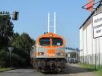 Ein OrangeTiger war am 14.08.2015 auch im Stralsunder Hafen unterwegs. Hier werden grade die Waggons aus dem Hafen abgeholt.