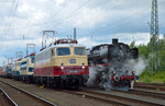 In der Lokaufstellung zur Lokparade beim Sommerfest in Koblenz am 18.06.2016 standen 01 150 und E10 1309 nebeneinander.