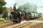 Scanbild von 52 8139 mit BBÖ-Zweiachser in Dieren am 4 September 2007.