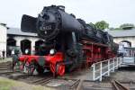 Auf die Drehscheibe: 52 8047 ins Bw Nossen am 23 Mai 2015.