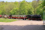 br-99/558067/einfahrt-99-6001-in-den-bahnhof Einfahrt 99 6001 in den Bahnhof Alexisbad am 18. Mai 2017.