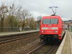 101 052-9 als Schublok hinter einem der letzten IC im Bahnhof Jena Paradies am 09. Dezember 2017. 